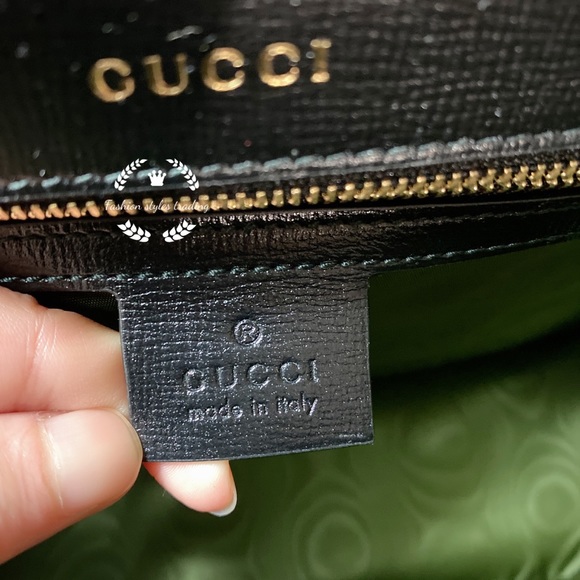 GUCCI GG-Ring Leather Shoulder Bag - Picture 10 of 13